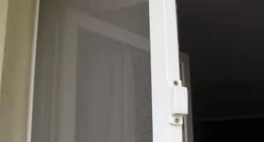 Moskitiery, czyli najskuteczniejsza bariera przed niechcianymi owadami