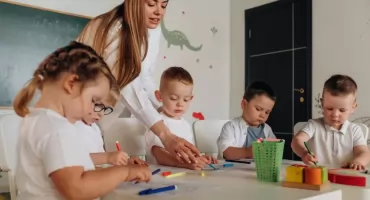 Jak wygląda praca w żłobku? I co zrobić, aby zdobyć odpowiednie kwalifikacje?