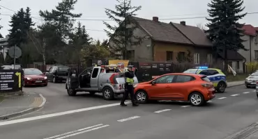 Kolizja na skrzyżowaniu w Jaworznie. Policja kieruje ruchem, są utrudnienia