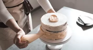 Krem do tortu – o czym musisz pamiętać, żeby dekoracja naprawdę się udała?