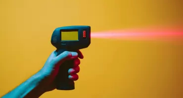 Precyzja bez kontaktu. Dlaczego nowoczesny pirometr to niezbędne narzędzie diagnostyczne?