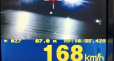 Pędził blisko 170 km/h w terenie zabudowanym. 21-latkowi z Jaworzna bardzo się spieszyło 