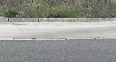 Nowe rondo w Jaworznie do poprawy. Pęknięć i zapadnięć jest coraz więcej