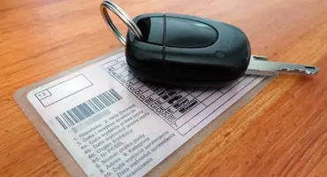 Koniec z bezternimowymi prawami jazdy. Miliony kierowców czeka wymiana dokumentów