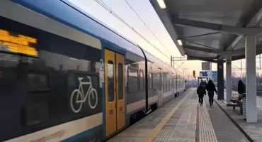 Połączenie kolejowe Jaworzno – Warszawa. Mieszkaniec pisze do PKP