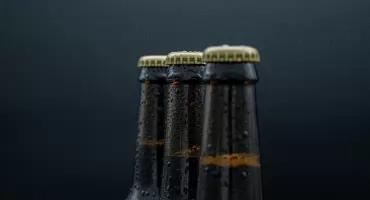 Jedno piwo — ile to wódki? Analiza wpływu na zdrowie i akcyzę.