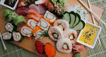 Najlepsze sushi online w Jaworznie – 5 miejsc, które warto sprawdzić