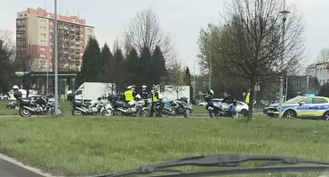 Sezon na jednoślady ruszył. Na drogach widać coraz więcej rowerów, motocykli i hulajnóg
