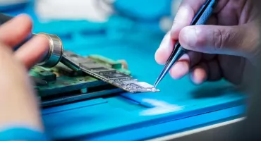 Cichy zabójca elektroniki – jak skutecznie wdrożyć ochronę ESD i nie stracić na reklamacjach?