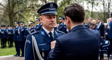 Nadkom. Sebastian Ciołczyk z jaworznickiej policji odznaczony medalem Pro Patria