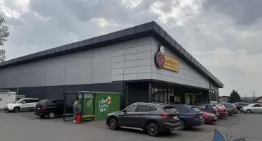 Salmonella w mięsie z Biedronki. Sieć ostrzega: nie jedz