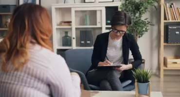 Odtruwanie alkoholowe: przebieg objawy odstawienia i postępowanie medyczne