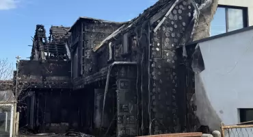 Uciekali z płonącego domu po rusztowaniu. Nowe fakty po pożarze w Jaworznie