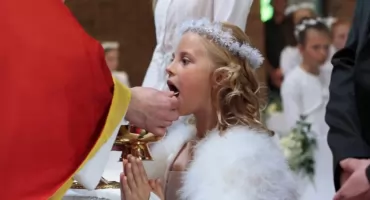 Ile dać na komunię w 2026 roku? Takie kwoty to dzisiaj standard