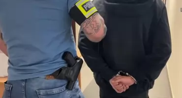 Sześciu nastolatków zaatakowało ojca i syna za koszulkę Victorii Jaworzno