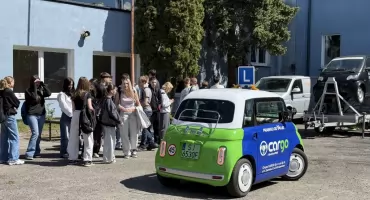 Symulator dachowania czy jazda pojazdem kategorii AM. Tak wyglądał drugi dzień Jaworznickich Dni Bezpieczeństwa 