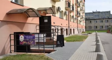 Nocna ewakuacja hotelu w Jaworznie. Ponad 80 osób musiało opuścić budynek