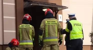 Zatrzasnęła się w łazience w środku nocy. Na pomoc ruszyli strażacy