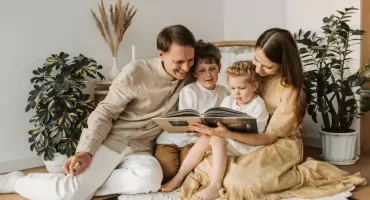 Rodzice coraz częściej rezygnują z elektroniki. Co wybierają dzieci zamiast ekranów?