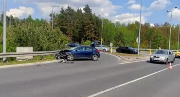 Zderzenie dwóch aut na obwodnicy. Są utrudnienia przed wjazdem do Sosnowca