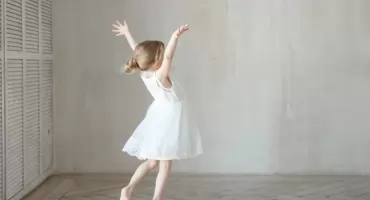 Gdzie kupić eleganckie sukienki dla dziewczynki?