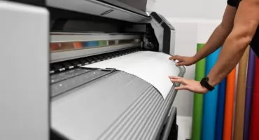 Personalizacja materiałów reklamowych w usługach druku cyfrowego