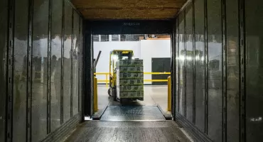 Transport międzynarodowy krok po kroku. Jak przebiega dostawa towaru z zagranicy?