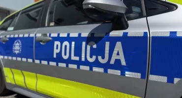 Pijany kierowca uderzył w latarnie. Potem pieszo uciekał przed policją 