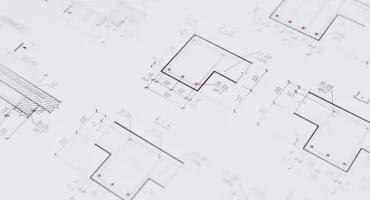 Zmiana projektu budowlanego w trakcie inwestycji – kiedy potrzebne jest pozwolenie zamienne?