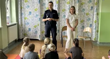 Bezpieczne Wakacje w Jaworznie. Policjanci i sanepid spotkali się z dziećmi na półkoloniach