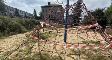 Zdewastowano plac zabaw w Jaworznie 