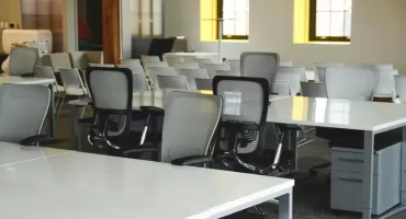 Jak zabezpieczyć sprzęt IT i dokumenty podczas przeprowadzki biura?