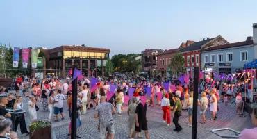 Potańcówka pod gołym niebem. Jawor Dance na rynku