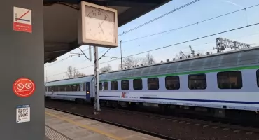 Nocny pociąg z Krakowa przez Jaworzna do Katowic. Powstała petycja w sprawie nowych połączeń