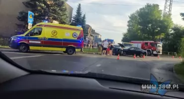 Kolizja na skrzyżowaniu Jaworznickiej i Górnośląskiej. Sprawca ukarany mandatem