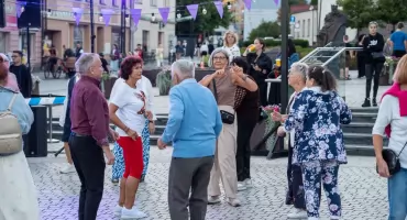 Jawor Dance na rynku. Mieszkańcy bawili się podczas letniej potańcówki