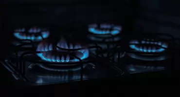 Jak bezpiecznie podłączyć i użytkować gaz w butlach w domu
