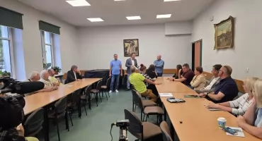 Przy dworcu w Szczakowej powstaną płatne parkingi. Większość miejsc za opłatą