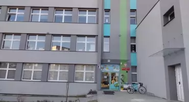 Fragment noża w jedzeniu w przedszkolu? Zaniepokojony rodzic interweniuje