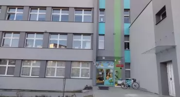 Fragmenty ostrza wykryto przed zjedzeniem posiłku przez dzieci. Przedstawiamy odpowiedzi dyrektor PM nr 25 w Jaworznie