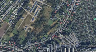 Ten łącznik mógłby odciążyć wąskie ulice Dąbrowy Narodowej, ale miasto nie jest właścicielem wszystkich działek