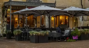 Jak wybrać parasol reklamowy od dobrego producenta