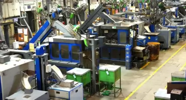 Zamówienia skaczą, ludzi brakuje. Jak zakład produkcyjny odzyskuje spokojny rytm pracy