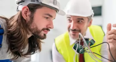 Nie każdy kurs zrobi z Ciebie elektryka. Na co zwrócić uwagę przed zapisem?