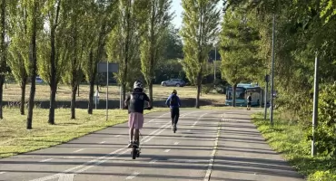 Zakaz jazdy na hulajnogach elektrycznych po velostradzie. Jest pomysł zmian