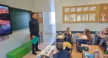 Policjanci w jaworznickiej szkole. Rozmawiali z uczniami o przemocy i hejcie