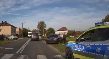 Kolizja na ul. Chełmońskiego w Jaworznie. Kierująca BMW ukarana mandatem