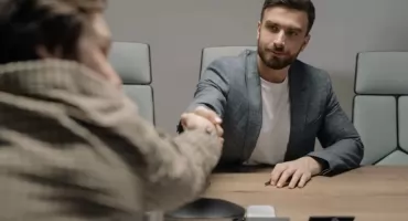 Ścieżka kariery doradcy biznesowego - od czego zacząć w 2026 roku?