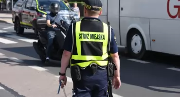 Ile patroli pilnuje naszych ulic i jak zmienia się miejski monitoring?