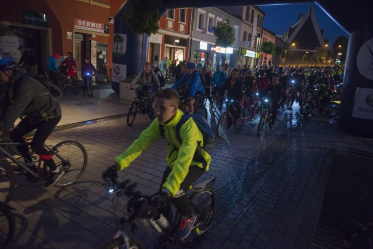 Ponad 450 osób na Night Bikingu